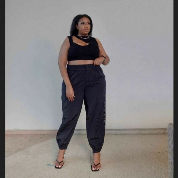 Future Collective Kahlana Barfield Brown 4x Black Cut Out Crop Tank Top NWT - Picture 1 of 10